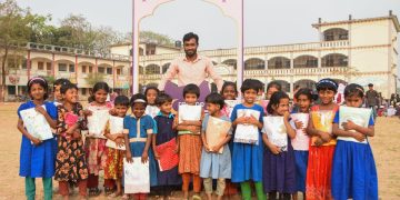 এই ঈদে সুবিধাবঞ্চিত শিশুদের জন্য রিয়েলমির বিশেষ আয়োজন ‘ঈদের হাসি’  