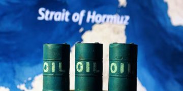 হরমুজে মার্কিন অবরোধের ঘোষণা, ফের বাড়ছে জ্বালানি তেলের দাম