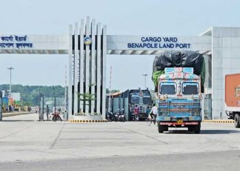 জ্বালানি সংকটে স্থবির বেনাপোল আমদানি-রপ্তানিতে ধীরগতি