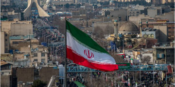 ইরান সতর্ক: বেসামরিক লক্ষ্যবস্তুতে হামলা হলে ‘আরও ভয়াবহ’ প্রতিশোধ