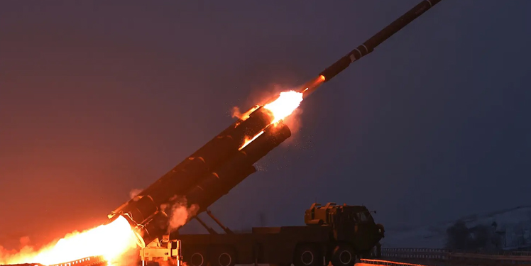 সমুদ্রে একাধিক ব্যালিস্টিক ক্ষেপণাস্ত্র নিক্ষেপ করল উত্তর কোরিয়া