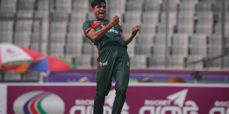 পাওয়ার প্লেতে ২ উইকেট, ম্যাচে দাপট বাংলাদেশের পেসারদের