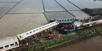 ইন্দোনেশিয়ায় ট্রেন সংঘর্ষে ১৪ জন নিহত, আহত ৮৪