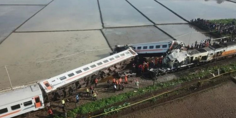 ইন্দোনেশিয়ায় ট্রেন সংঘর্ষে ১৪ জন নিহত, আহত ৮৪