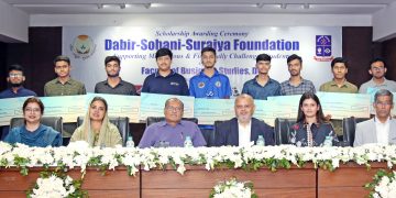 ঢাকা বিশ্ববিদ্যালয়ে দরিদ্র ও মেধাবী শিক্ষার্থীদের মাঝে দবির-সোহানী-সুরাইয়া ফাউন্ডেশনের শিক্ষাবৃত্তি প্রদান