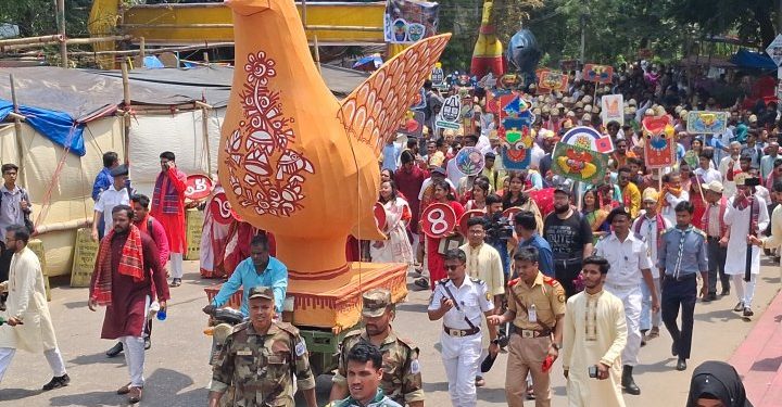বর্ষবরণে রঙিন সারা দেশ, উৎসবে মাতোয়ারা বাঙালি