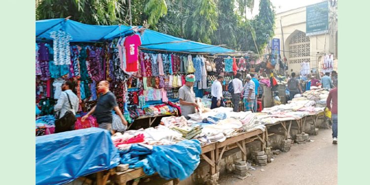 নগর ব্যবস্থাপনায় হকার হতে পারে অর্থনীতির সম্ভাবনা