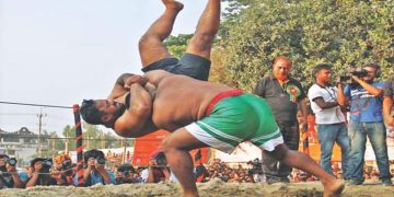 শতবর্ষী ঐতিহ্যের আসরে কোটি টাকার বাণিজ্য