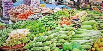 সবজির বাজারে আগুন ডিমের দামও বাড়তি