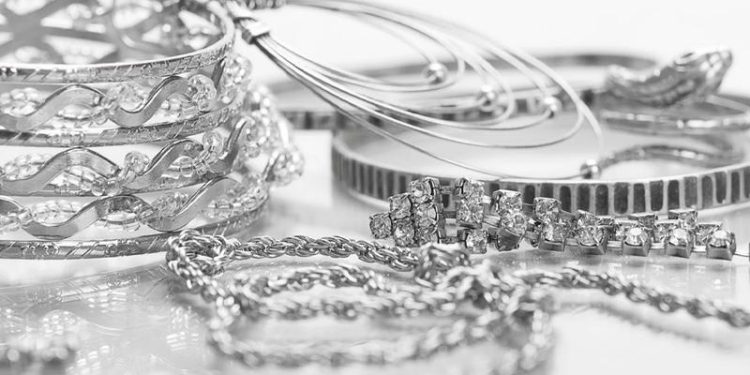 বাড়ছে রুপার রূপের আভিজাত্য