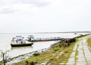 পাথর সংকটে বন্ধ বাঁশখালী বেড়িবাঁধ প্রকল্পের কাজ