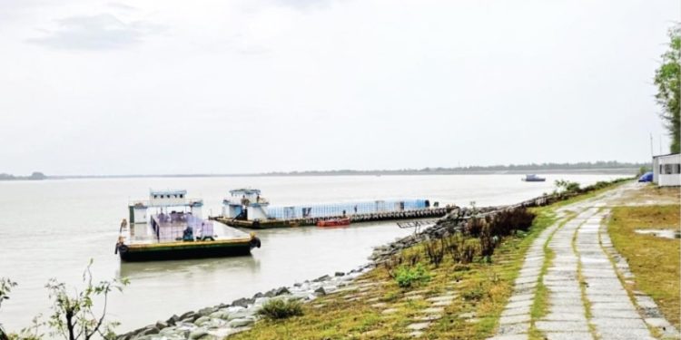 পাথর সংকটে বন্ধ বাঁশখালী বেড়িবাঁধ প্রকল্পের কাজ